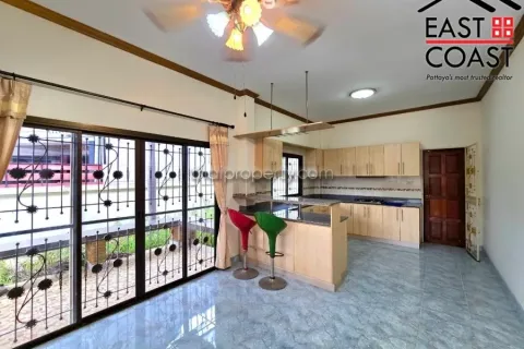 Casa de 3 dormitorios en Pattaya, Tailandia № 212725 - foto 11