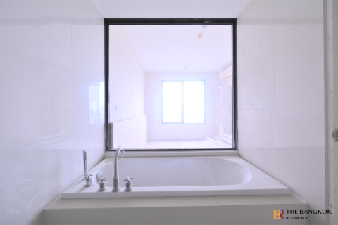 Condo in Bangkok, Thailand, 4 bedrooms № 185122 - photo 6