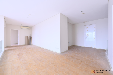 Condo in Bangkok, Thailand, 4 bedrooms № 185122 - photo 3