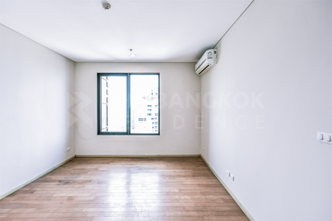 Condo in Bangkok, Thailand, 4 bedrooms № 185122 - photo 9