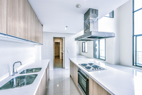 Condo in Bangkok, Thailand, 4 bedrooms № 185122 - photo 10