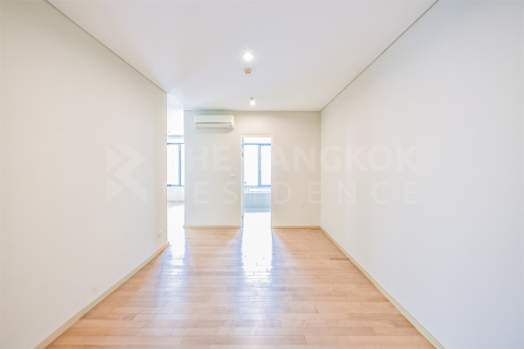 Condo in Bangkok, Thailand, 4 bedrooms  № 185122