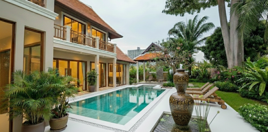 Maison à Pattaya, Thaïlande 5 chambres № 173893