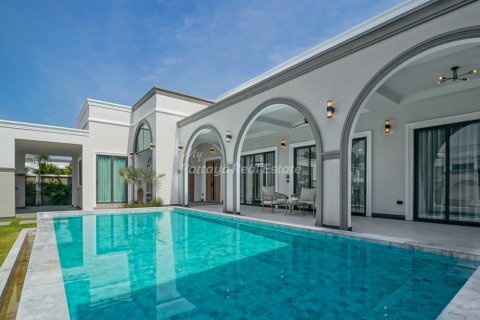 Дом в Банг Ламунге, Таиланд с 6 спальнями  № 160178