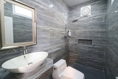 House in Udon Thani, Thailand 3 bedrooms № 159202 - photo 30