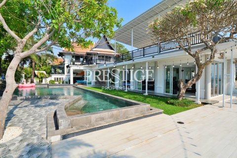 House in Pattaya, Thailand 10 bedrooms № 198549