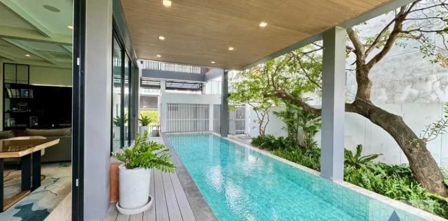 Haus in Suan Luang, Bangkok, Thailand 4 Schlafzimmer № 216335