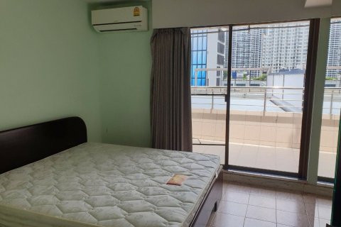 Condo in Bang Rak, Bangkok, Thailand, 2 bedrooms  № 136128 - photo 4