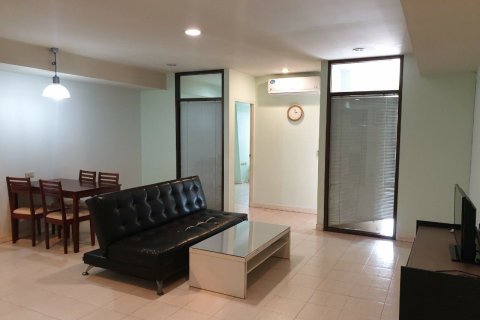 Condo in Bang Rak, Bangkok, Thailand, 2 bedrooms  № 136128 - photo 2