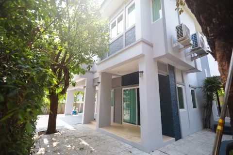 House in Chiang Mai, Thailand 3 bedrooms № 160404 - photo 2