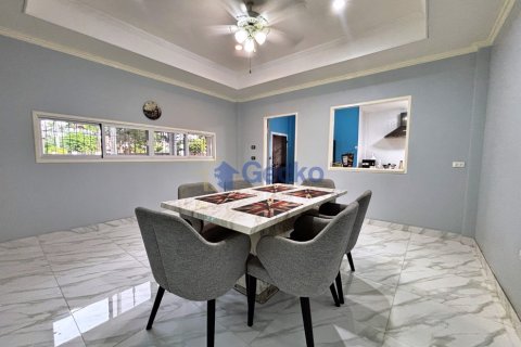 House in Pattaya, Thailand 3 bedrooms № 195857 - photo 17