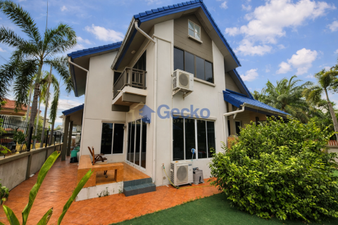 House in Pattaya, Thailand 3 bedrooms № 195857 - photo 3