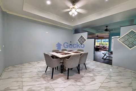 House in Pattaya, Thailand 3 bedrooms № 195857 - photo 18