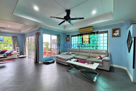 House in Pattaya, Thailand 3 bedrooms № 195857 - photo 10
