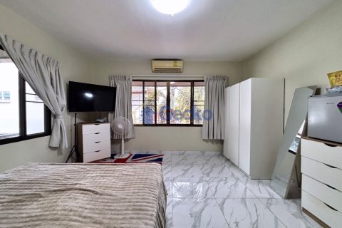 House in Pattaya, Thailand 3 bedrooms № 195857 - photo 29