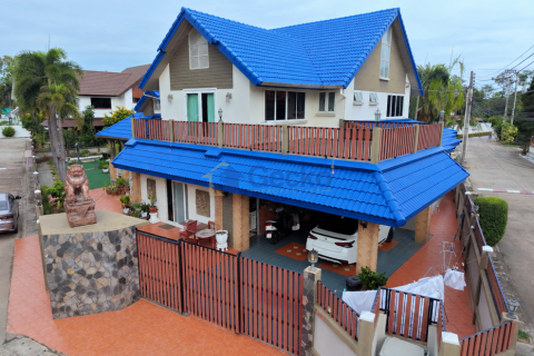 House in Pattaya, Thailand 3 bedrooms № 195857