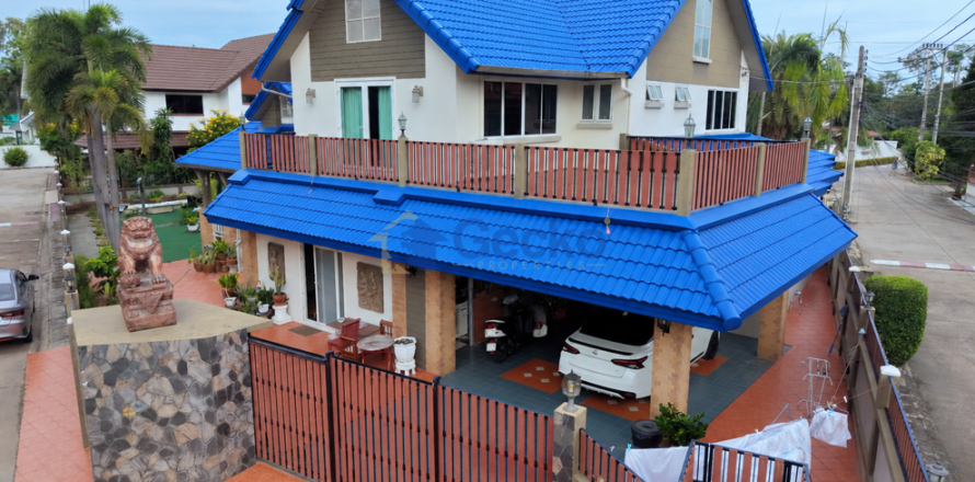House in Pattaya, Thailand 3 bedrooms № 195857