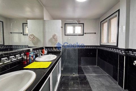 House in Pattaya, Thailand 3 bedrooms № 195857 - photo 22