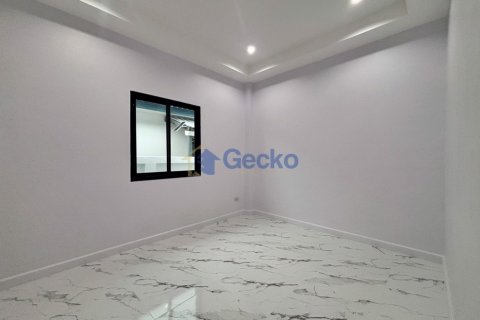 House in Pattaya, Thailand 3 bedrooms № 195861 - photo 15