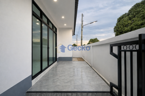 House in Pattaya, Thailand 3 bedrooms № 195861 - photo 4
