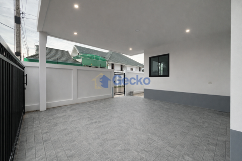 House in Pattaya, Thailand 3 bedrooms № 195861 - photo 5