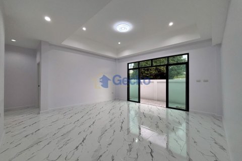 House in Pattaya, Thailand 3 bedrooms № 195861 - photo 11