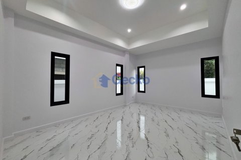 House in Pattaya, Thailand 3 bedrooms № 195861 - photo 16