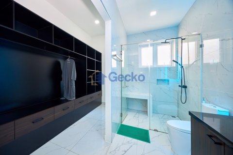 House in Pattaya, Thailand 3 bedrooms № 195858 - photo 23