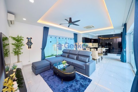 House in Pattaya, Thailand 3 bedrooms № 195858 - photo 3