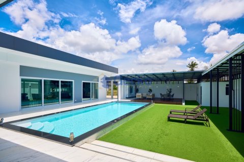 House in Pattaya, Thailand 3 bedrooms № 195858