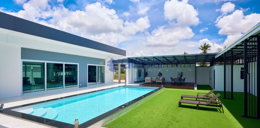 House in Pattaya, Thailand 3 bedrooms № 195858