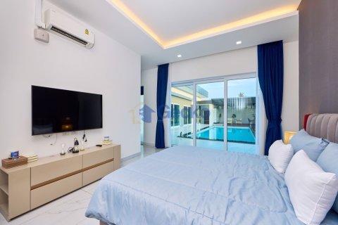 House in Pattaya, Thailand 3 bedrooms № 195858 - photo 19