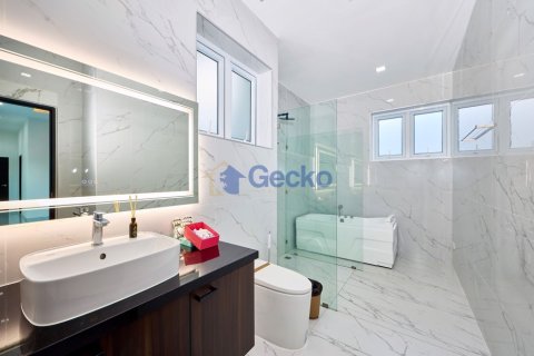 House in Pattaya, Thailand 3 bedrooms № 195858 - photo 26