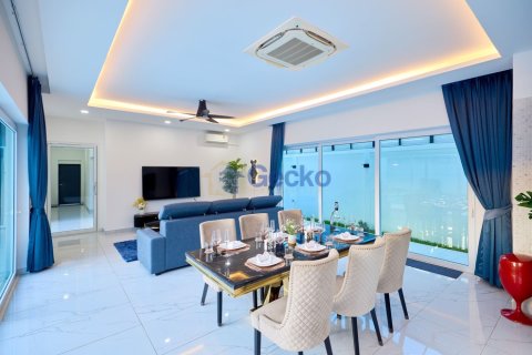 House in Pattaya, Thailand 3 bedrooms № 195858 - photo 6