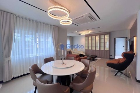 House in Pattaya, Thailand 5 bedrooms № 195855 - photo 6