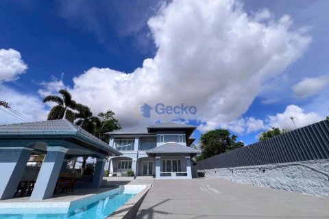 House in Pattaya, Thailand 5 bedrooms № 195855 - photo 2