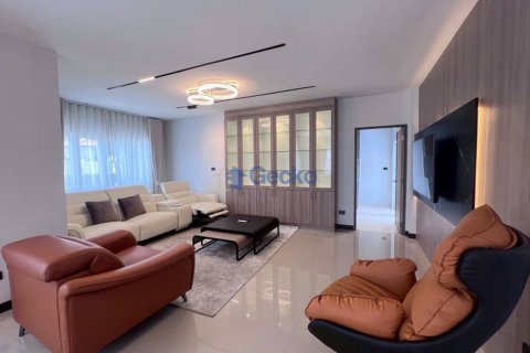 House in Pattaya, Thailand 5 bedrooms № 195855 - photo 3