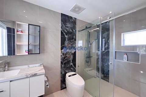 House in Pattaya, Thailand 5 bedrooms № 195855 - photo 16