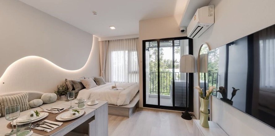 Studio in the Condo in Huai Khwang, Bangkok, Thailand  № 156375