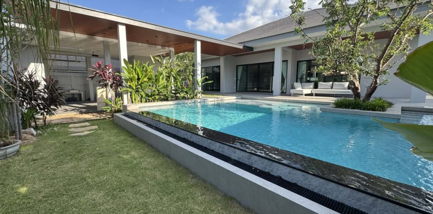 Villa in Pattaya, Thailand 3 bedrooms № 156369