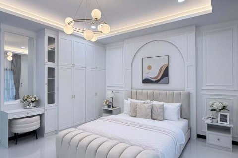 House in Pattaya, Thailand 5 bedrooms № 156373 - photo 19