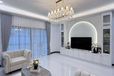 House in Pattaya, Thailand 5 bedrooms № 156373 - photo 11