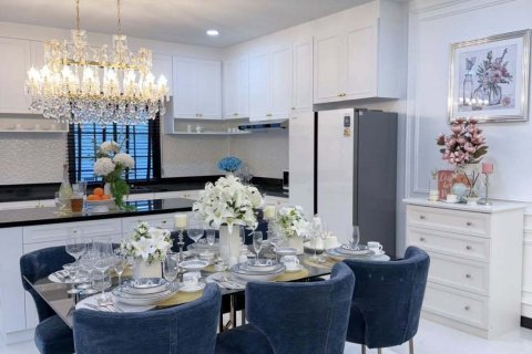 House in Pattaya, Thailand 5 bedrooms № 156373 - photo 15