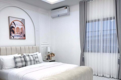 House in Pattaya, Thailand 5 bedrooms № 156373 - photo 7