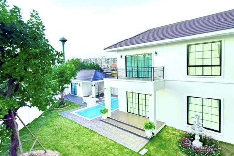 House in Pattaya, Thailand 5 bedrooms № 156373 - photo 17