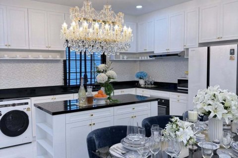 House in Pattaya, Thailand 5 bedrooms № 156373 - photo 3