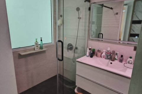 Condo in Watthana, Bangkok, Thailand, 2 bedrooms № 138109 - photo 5