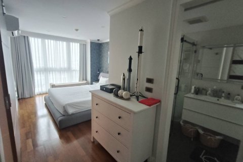 Condo in Watthana, Bangkok, Thailand, 2 bedrooms № 138109 - photo 6