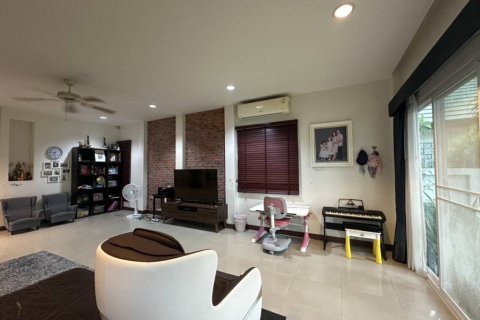 Дом в Паттайе, Таиланд с 4 спальнями  № 114057 - фото 3