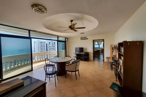 Condominio de 2 dormitorios en Jomtien Beach, Pattaya, Tailandia № 212221 - foto 2